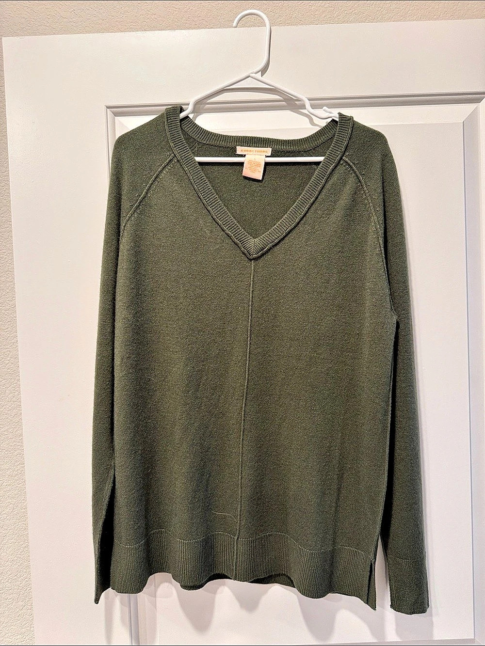 Cable & Gauge V-Neck Center Seam Pullover Sweater Green